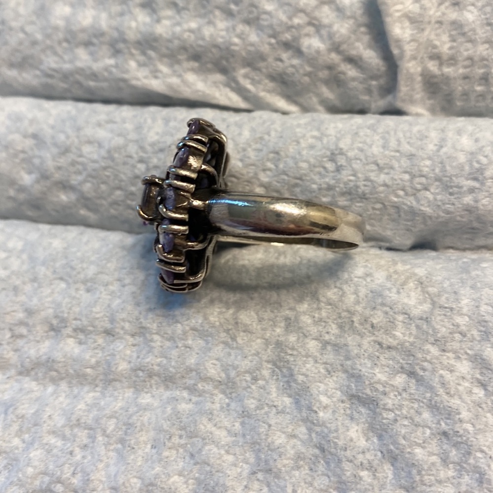 Ring - Picture 3 of 8